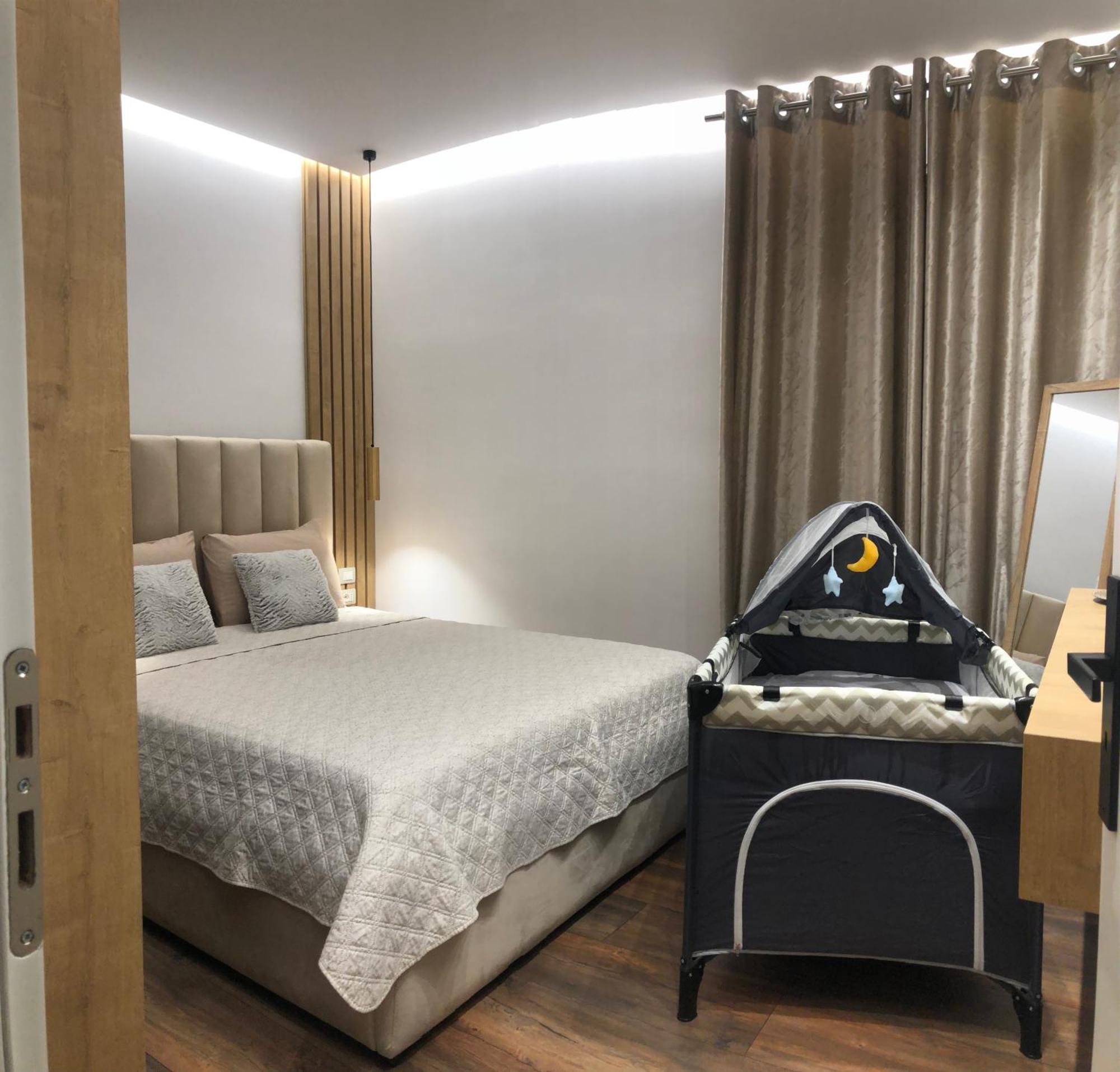 Alajs Apartament Vlorë Esterno foto