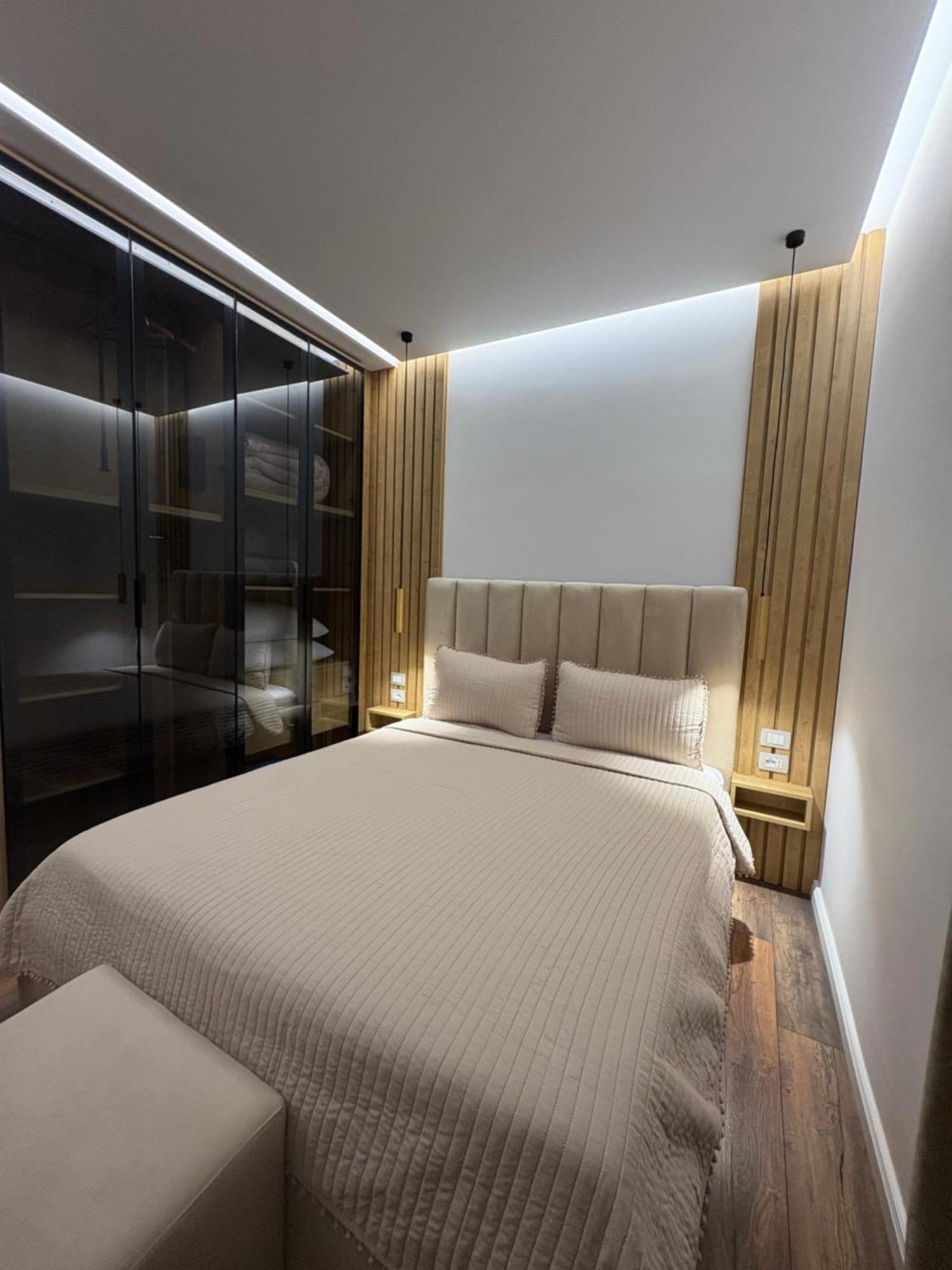 Alajs Apartament Vlorë Esterno foto