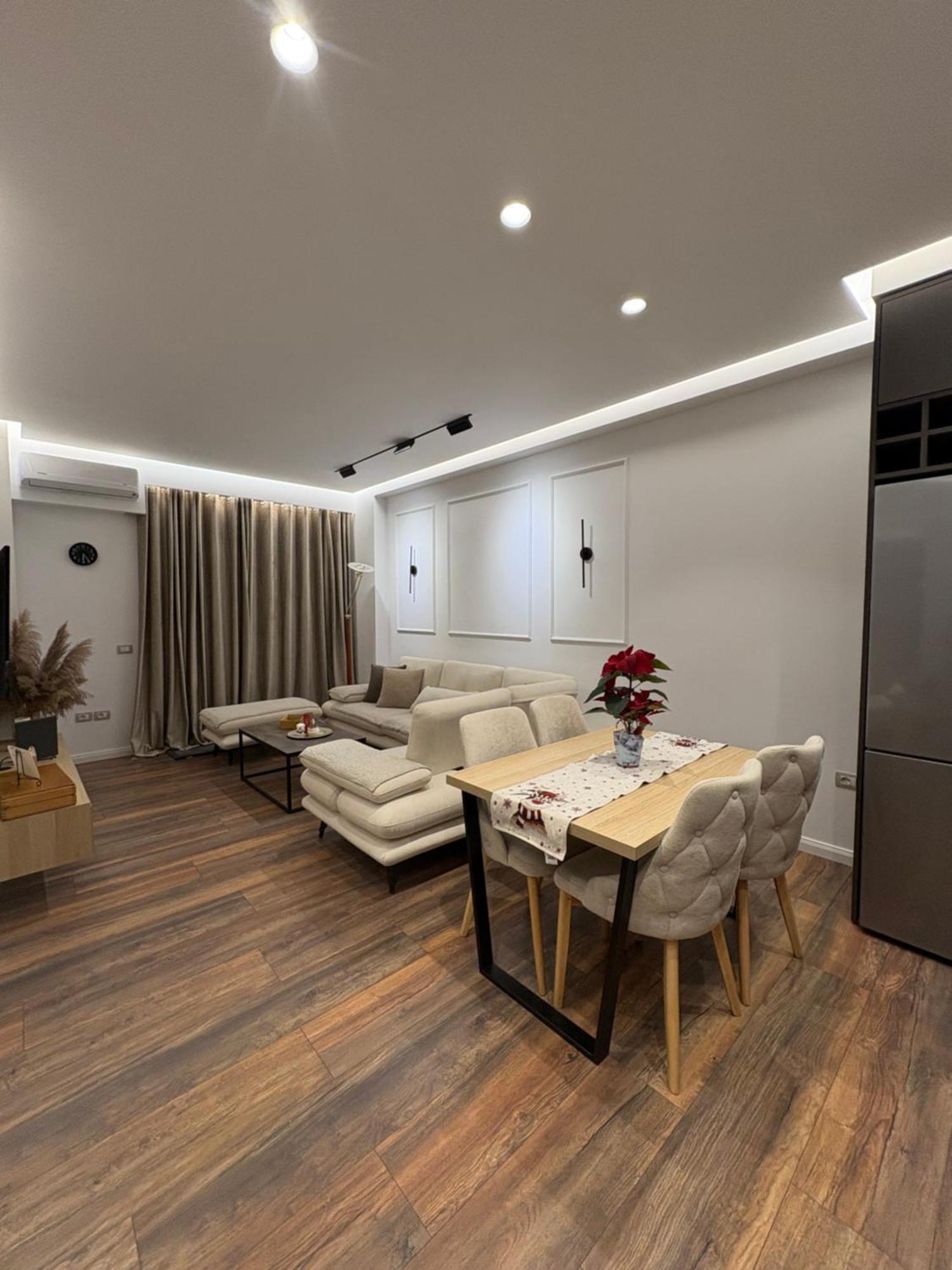 Alajs Apartament Vlorë Esterno foto