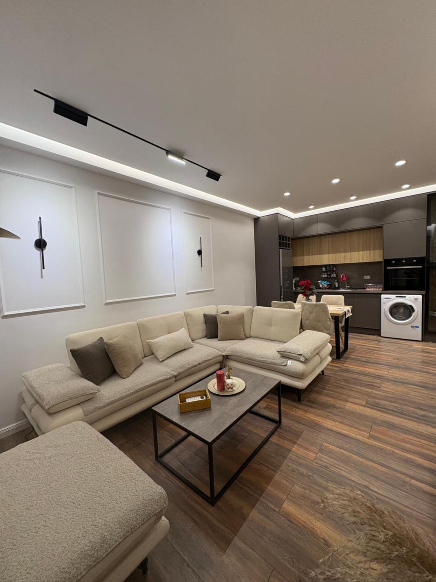 Alajs Apartament Vlorë Esterno foto
