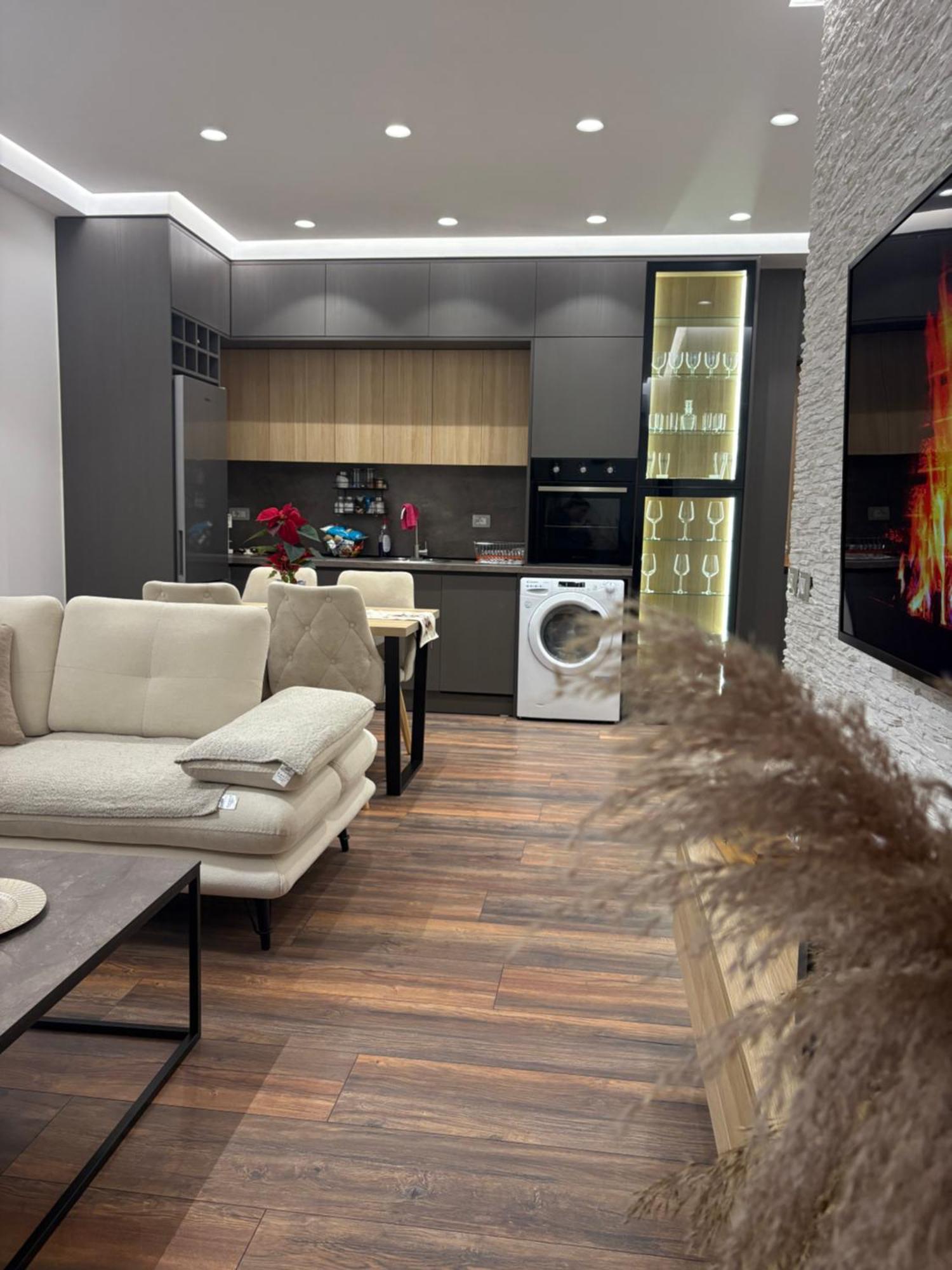 Alajs Apartament Vlorë Esterno foto